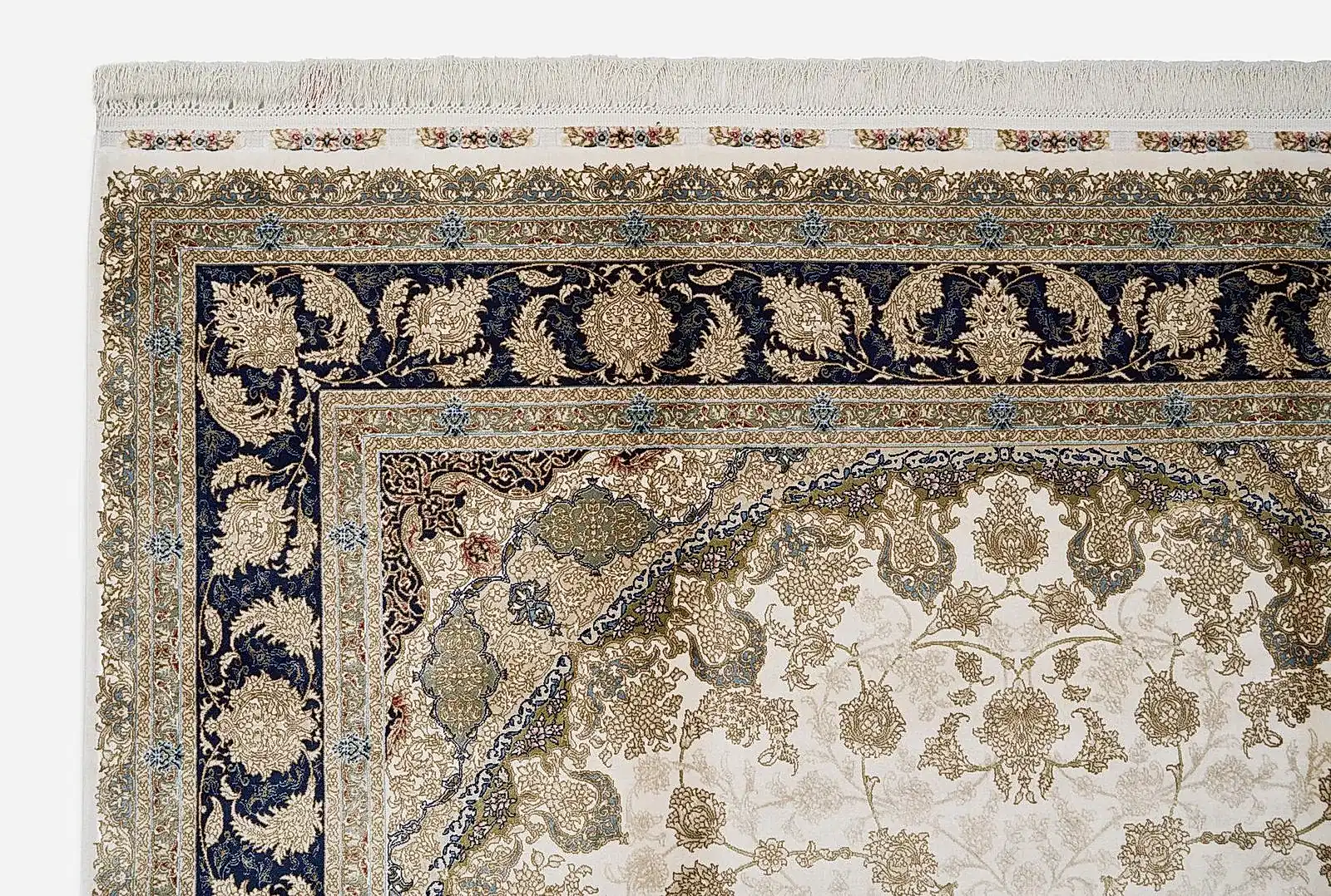 Makine İpek İsfahan Krem Halı ISF04